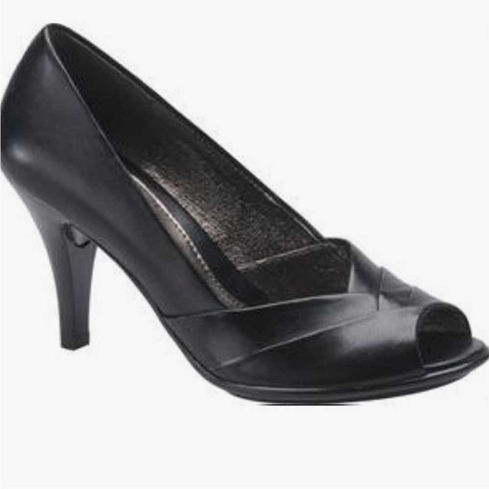 Sofft leather shoes women’s 9 New